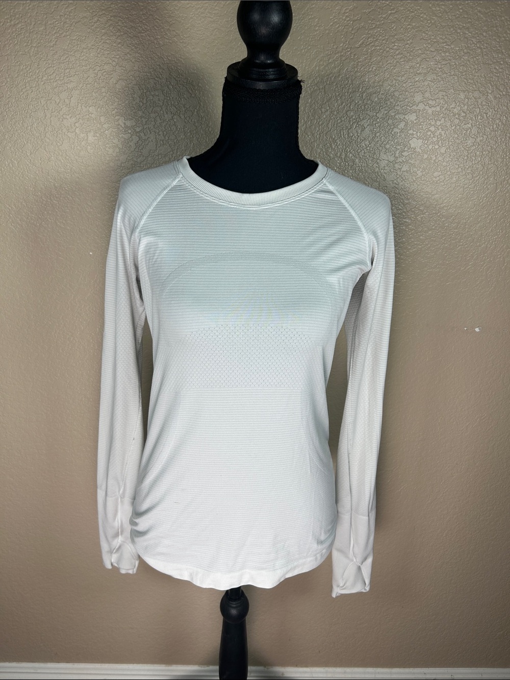 Lululemon White Long Sleeve Thumbhole Performance Top Sz 4 (Estimated)